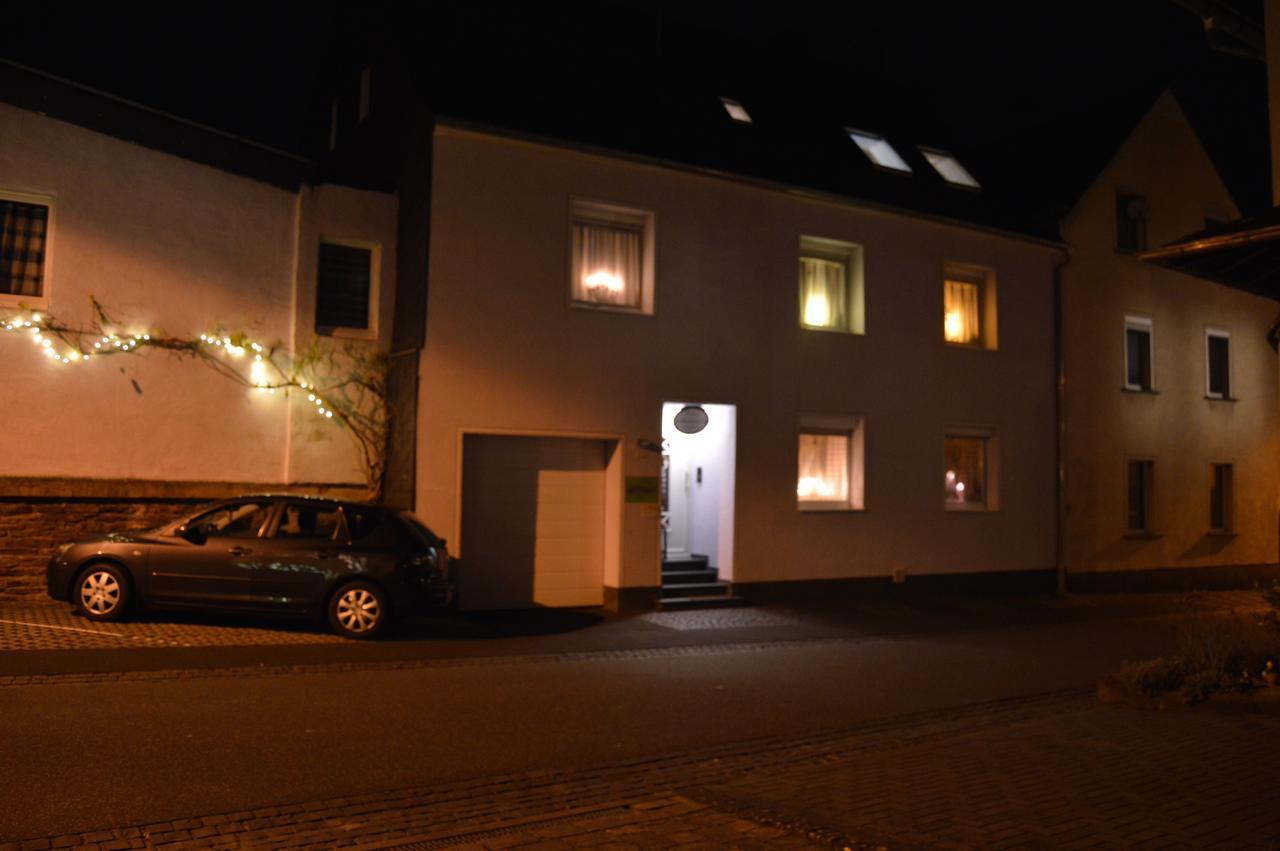 Ferienwohnungen Am Bruttiger Moselsteig ภายนอก รูปภาพ